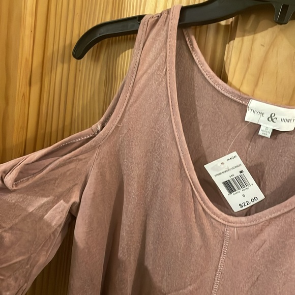 Thyme & Honey small off the shoulder blouse - Picture 3 of 6